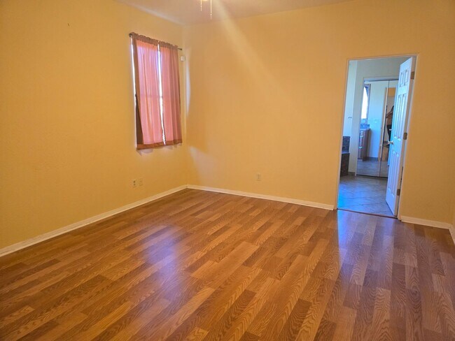 Building Photo - 4784 Cottonwood Rd