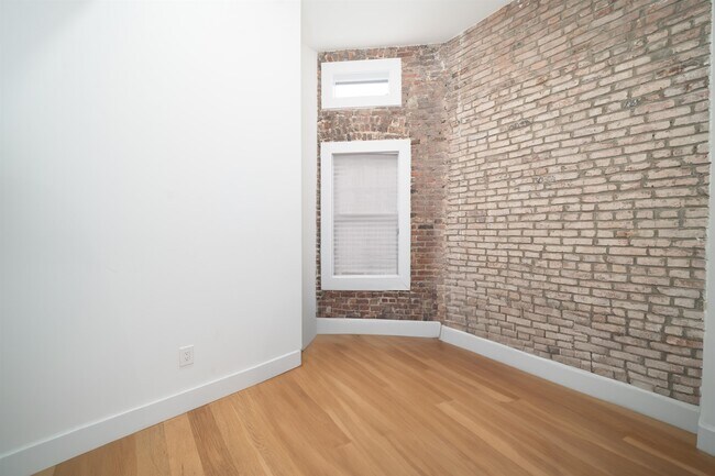 Building Photo - 25 Corbin Ave