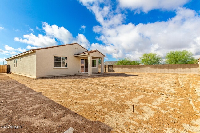 Building Photo - 24590 W Hilton Ave