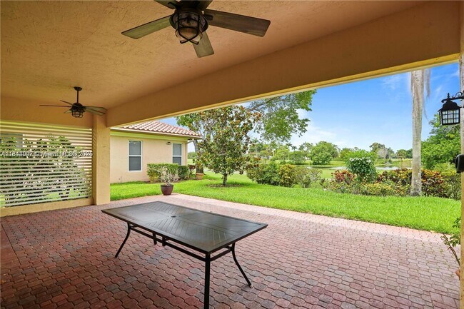 Building Photo - 720 Cypress Pointe Dr W