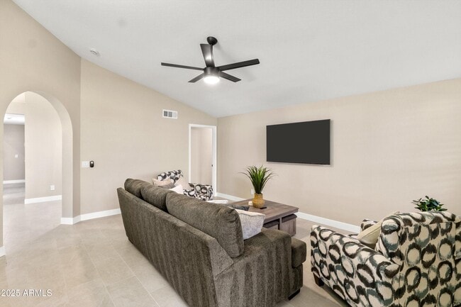 Building Photo - 2735 N Diego Cir