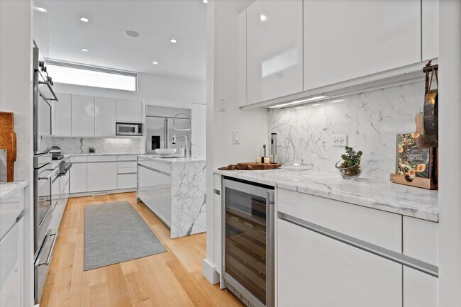 Building Photo - 1823 W Race Ave