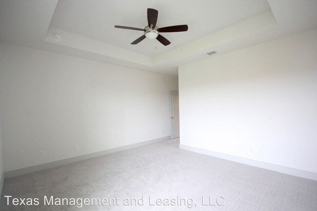 Building Photo - 2101 Town Centre Dr