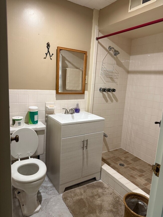 Building Photo - Lindbergh Schools 3BD 2.5 Bth Open Floor Plan