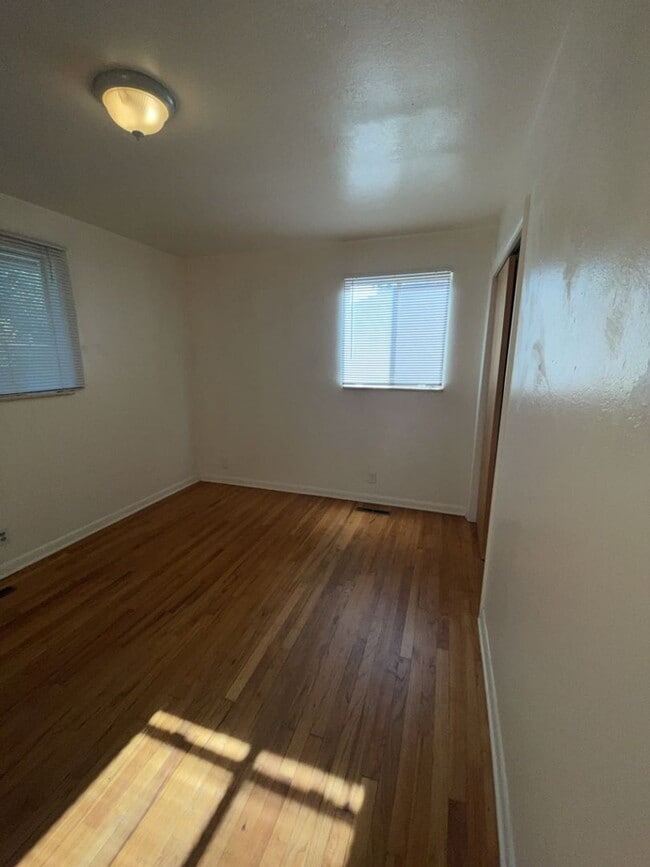 Building Photo - STUDENTS WELCOME! Campus West 5 Bed 2 Bath Ranch w/ Finished Basement