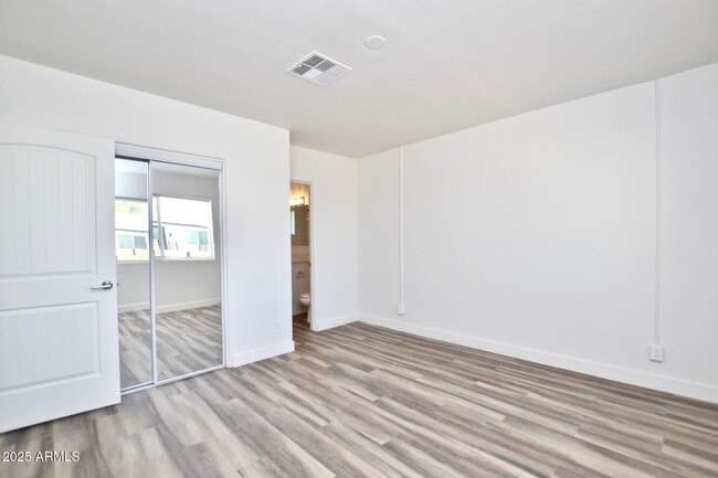 Building Photo - 312 N Hartford St