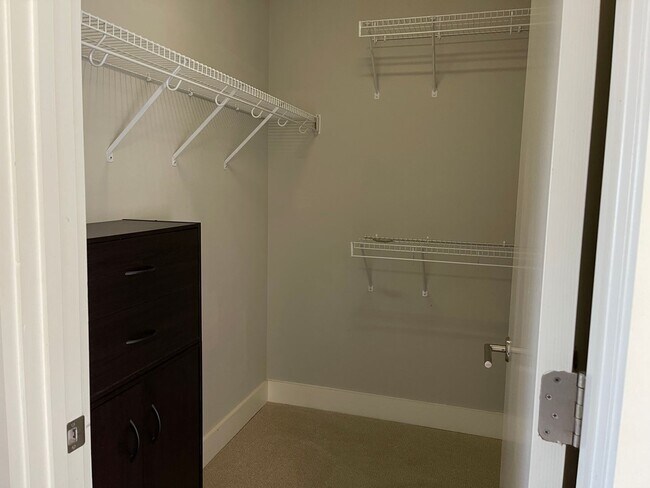 Building Photo - Contemporary Townhome East side of Downtow...