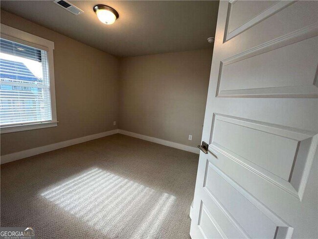 Building Photo - 1061 Knoxboro Ln