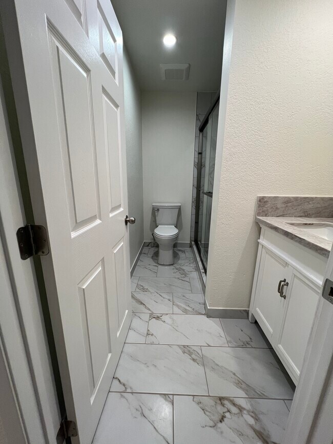 Bathroom - 7439 Woodman Ave