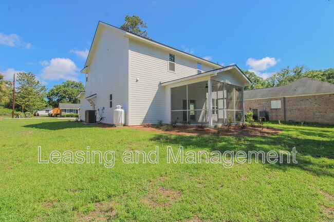 Building Photo - 3633 Happyland Blvd
