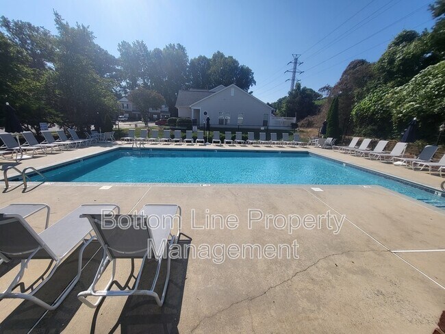 Building Photo - 114 Ross Moore Ave