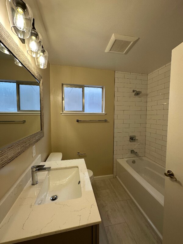 Building Photo - 1375 Columbia St