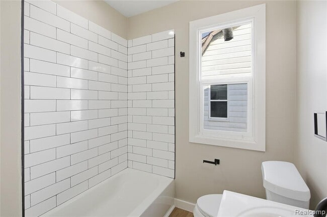 Building Photo - 14615 Winthrop St