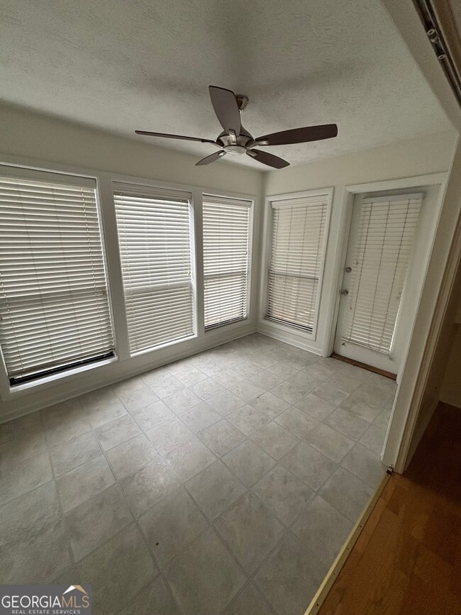 Building Photo - 301 Dunbar Dr