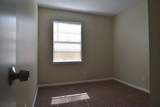 Building Photo - 4551 Sunny View Dr