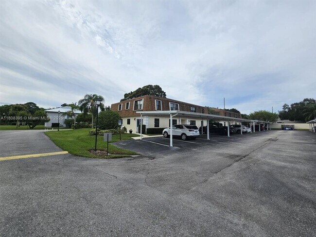 Building Photo - 161 SE Village Dr