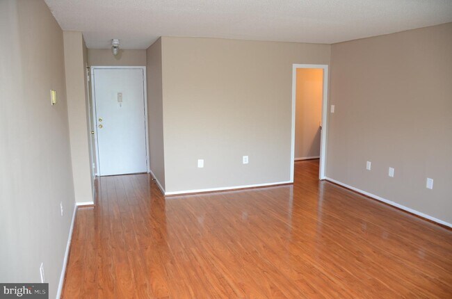 Building Photo - 2500 N Van Dorn St
