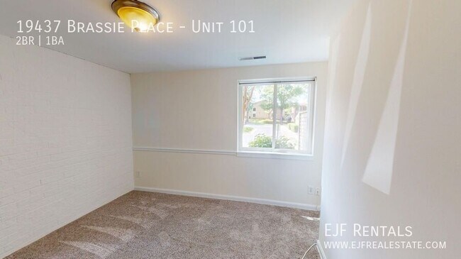 Building Photo - 19437 Brassie Pl