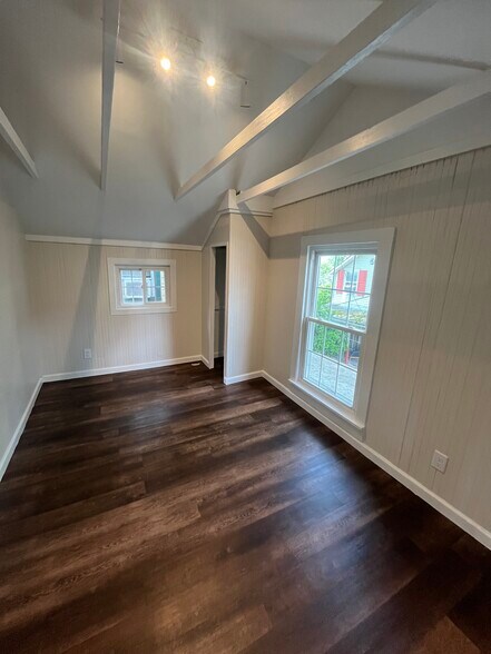 Building Photo - 107 1st Ave