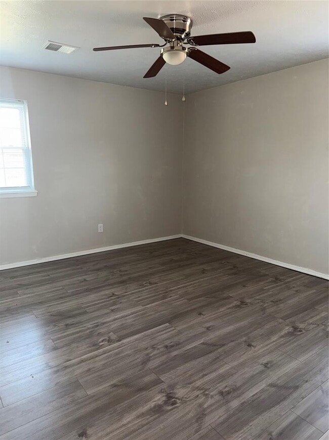 Building Photo - 1137 NW 104th St