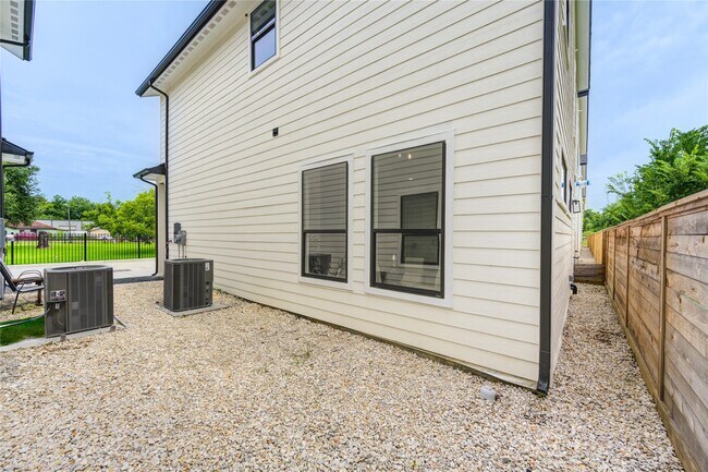 Building Photo - 5831 Outer Banks St