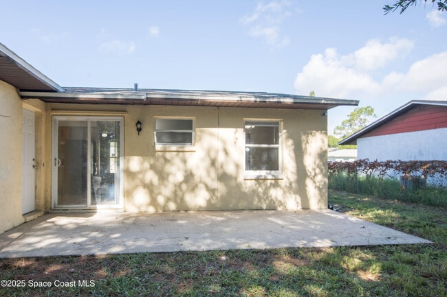 Building Photo - 415 Country Ln Dr