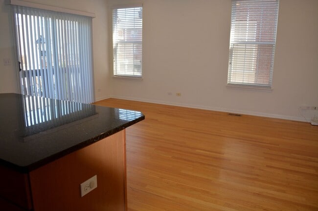 Building Photo - 220 River Front Dr