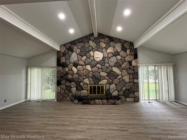 Building Photo - 2081 Babcock Dr