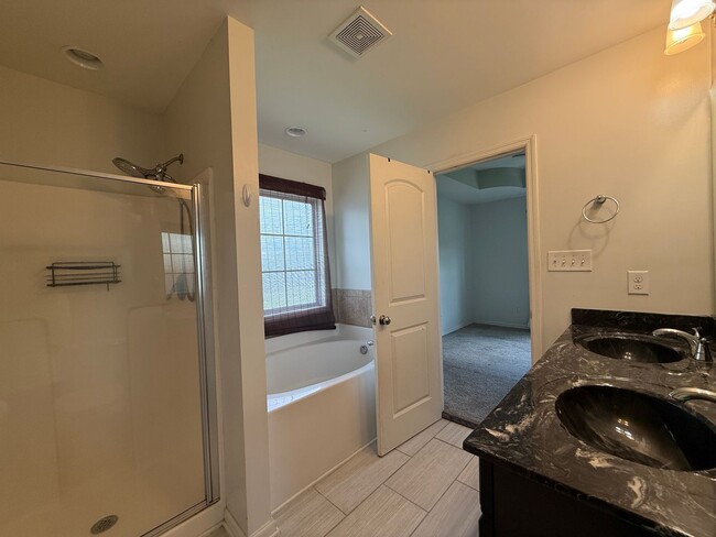 Building Photo - Absolutely Adorable!