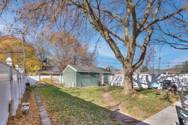 Building Photo - 2852 Scott St