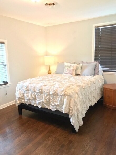 Building Photo - 547 Harding Pl