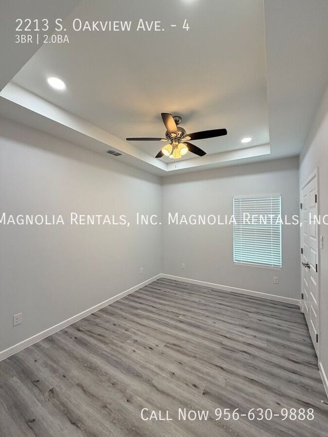 Building Photo - 2213 S Oakview Dr