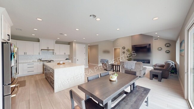 Building Photo - Beautiful 4-Bedroom, 2.5-Bath Home with Po...