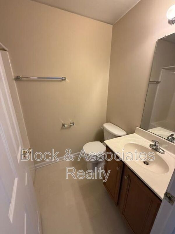 Building Photo - 4068 Bentley Dr