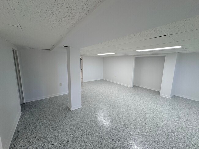 Building Photo - 7450 Webster St