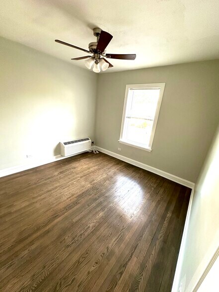 Room - 2501 Grove St