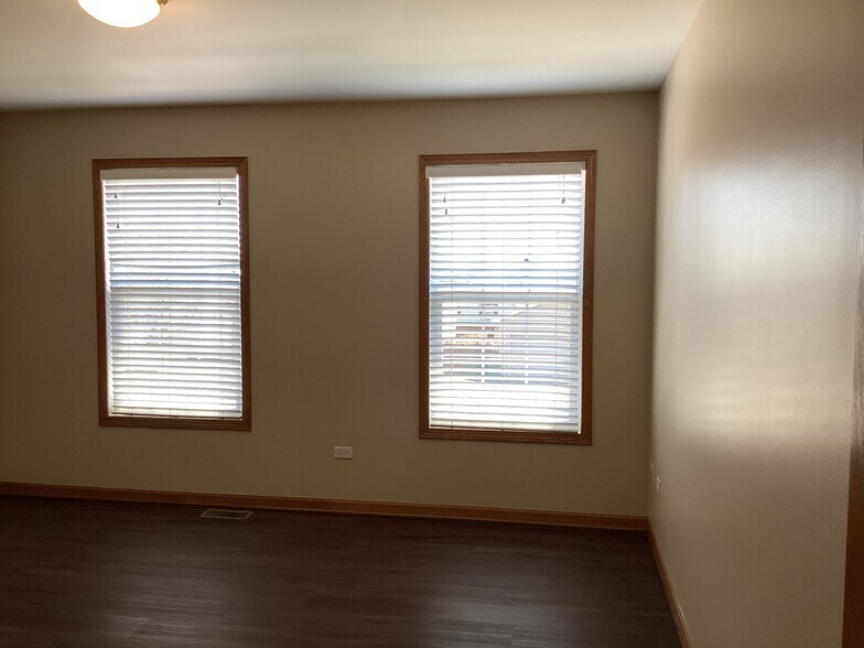 Building Photo - 1305 Bassett Dr