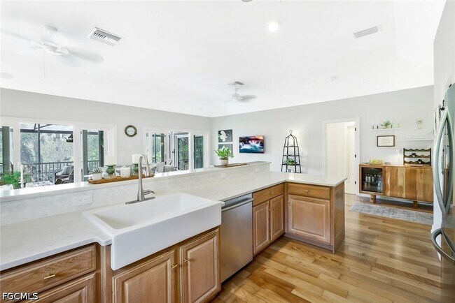 Building Photo - 2130 Sunset Cir