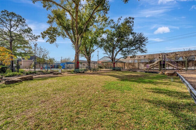 Building Photo - 847 Carlingford Ln