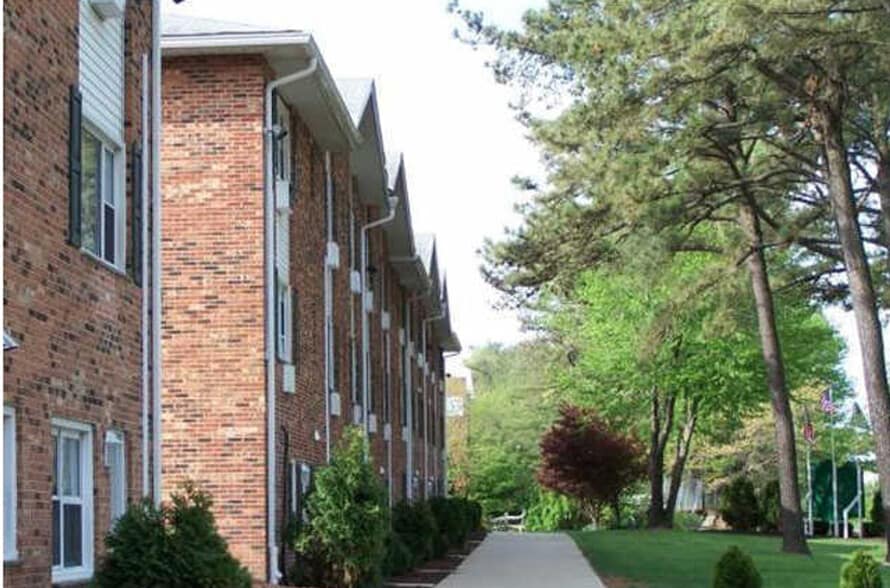 Building Photo - 400 S Dupont Hwy