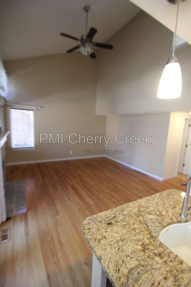Building Photo - 9800 Foxhill Cir
