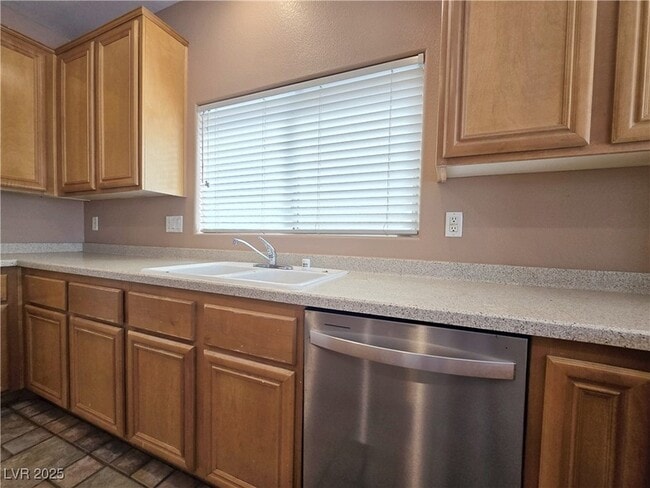 Building Photo - 10865 Wallflower Ave