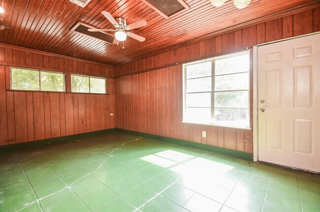 Building Photo - 1911 Wyndale St