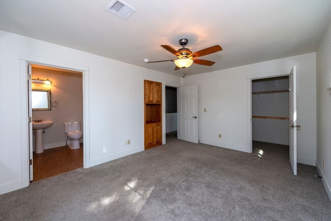 Building Photo - SOUGHT AFTER PENCE PLACE TOWNHOME; DUAL PRIMARY SUITES & SOLAR! MUST SEE!!
