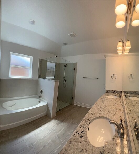 Building Photo - 704 Tippit Ln