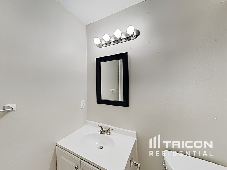 Building Photo - 4624 S Country Hills Ct