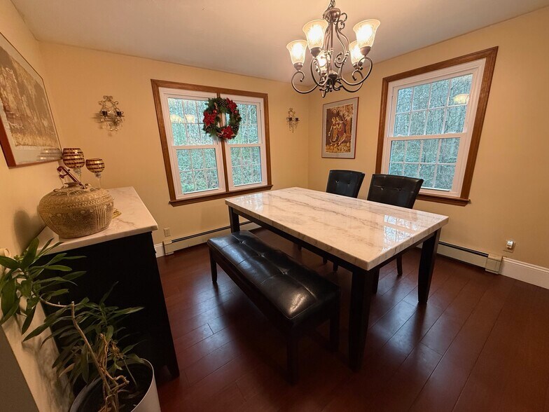 Dining room - 34 Hitching Post Ln