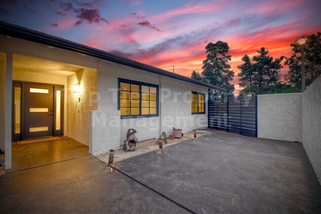 Building Photo - ***Completely Remodeled 3 bed+ Bonus Room,...