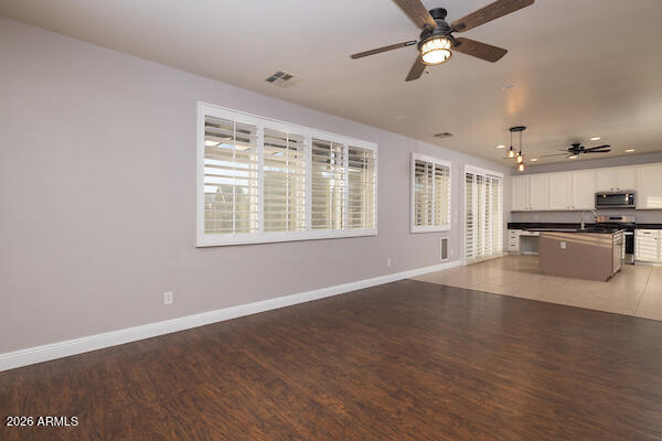 Building Photo - 18469 W Sunnyslope Ln