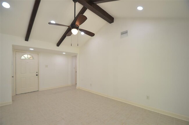 Building Photo - 2618 Foliage Green Dr